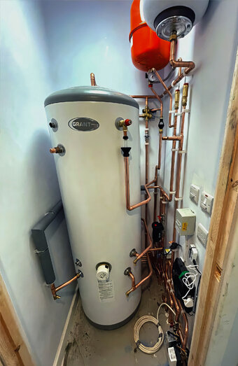 https://mounthawthornhotwater.com.au/uploads/2025/06/gas-hot-water-system-11703.jpg