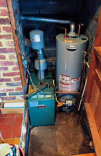 https://mounthawthornhotwater.com.au/uploads/2025/06/gas-hot-water-system-50310.jpg