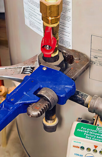 https://mounthawthornhotwater.com.au/uploads/2025/06/hot-water-servicing-15633.jpg